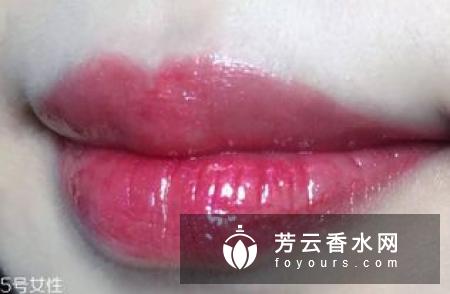 唇釉为什么会变粘稠 是过期了吗
