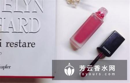 香奈儿唇釉会沾杯吗 怎么涂好看