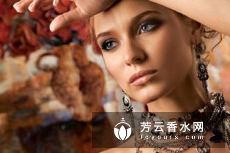 戴美瞳可以拍身份证吗 掉色在眼睛上怎么办