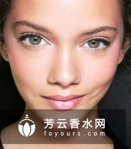 蓝色美瞳适合什么人 干了还能用吗