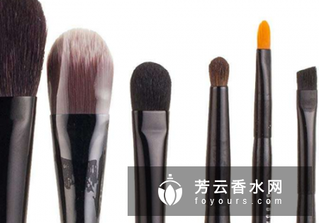 遮瑕刷怎么用 遮瑕膏用手还是刷子好