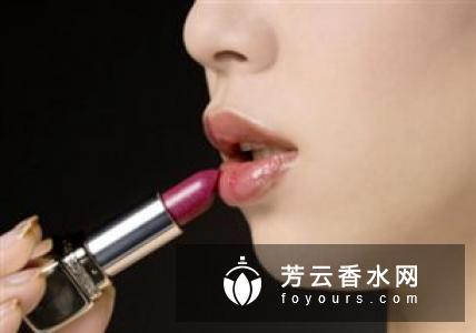 唇蜜的优缺点 唇纹深用唇蜜还是唇彩
