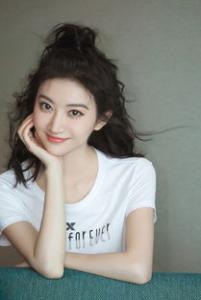 眼线液什么牌子好 颜色和发色怎么搭配