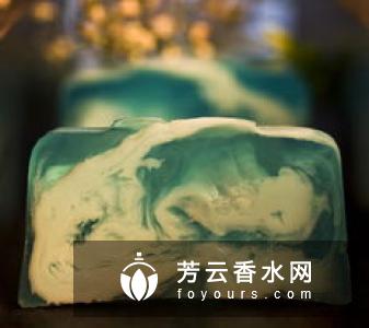 奶皂为什么用完揉搓肌肤会紧绷 和卸妆水分别适合什么肤质