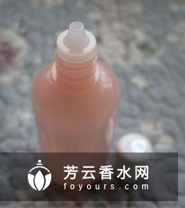 指甲油怎么涂刷颜色 为什么有味道