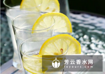 白天喝柠檬水皮肤会变黑吗 什么时候喝美白