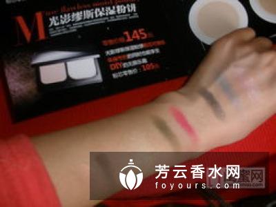 粉饼哪种颜色好看怎么补妆