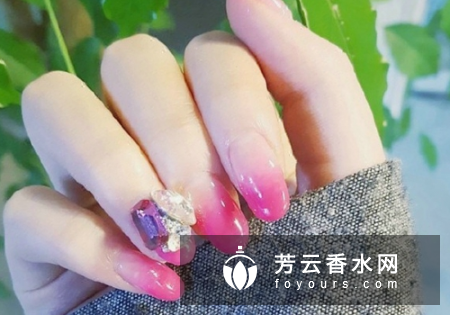 美甲底胶为什么容易脱落?照不干怎么办?