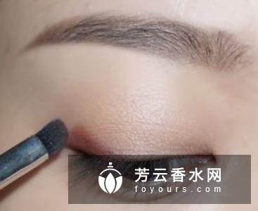 黄色眼影的画法步骤教程 橘色眼影不可少