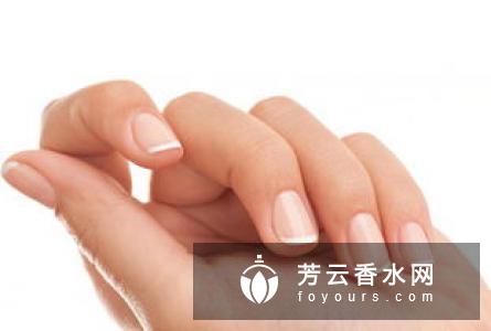 美甲发黄怎么办?